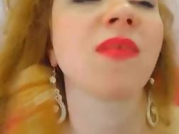 10 min - Cool redhaired milf playing